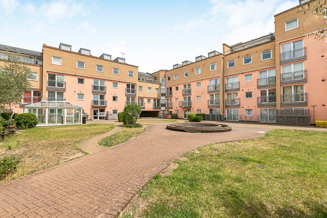 Wooldridge Close, Feltham, TW14 2 bed apartment for sale