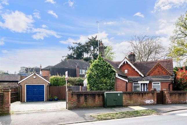 Garratts Lane, Banstead 2 bed detached bungalow for sale