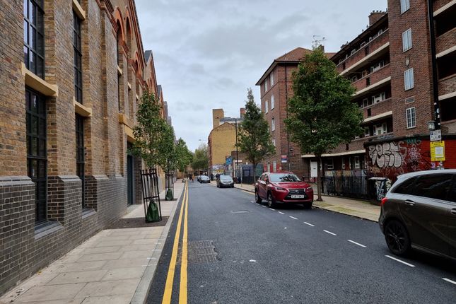 Quaker Street, London E1 3 bed flat for sale