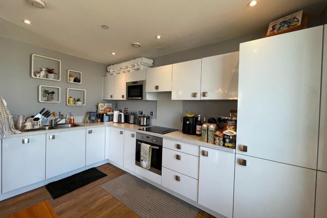 Agnes George Walk, London, E16 2 bed flat for sale