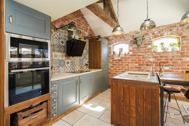 Baslow Road, Sheffield S17 2 bed terraced house for sale