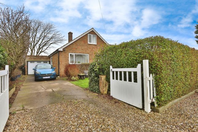Hazel Avenue, Withernsea, HU19 2PQ 4 bed detached bungalow for sale