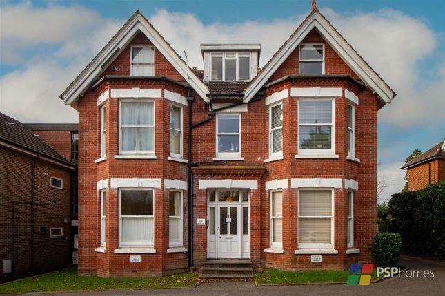 Hazelgrove Road, Haywards Heath 1 bed flat for sale