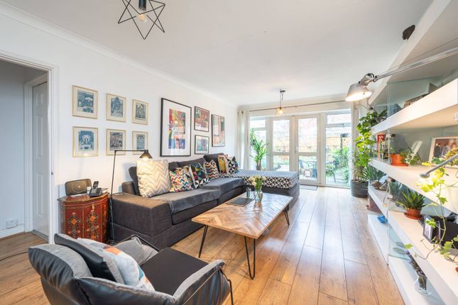 Stanhope Gardens, Mill Hill, London, NW7 3 bed bungalow for sale