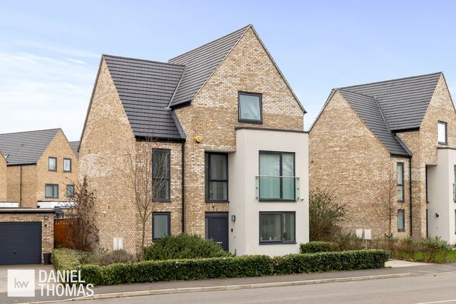 Willow Tree Drive, Waltham Cross, EN8 5 bed detached house for sale