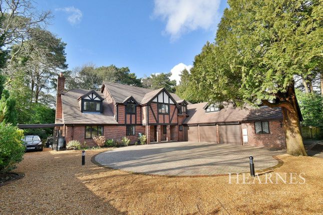 New Road, Ferndown, BH22 6 bed detached house for sale