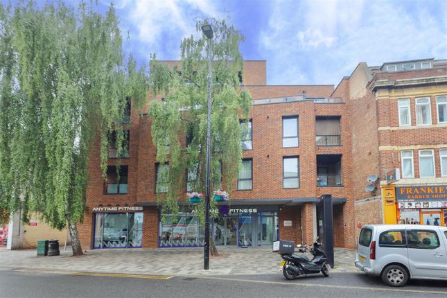 3 bedroom flat for sale