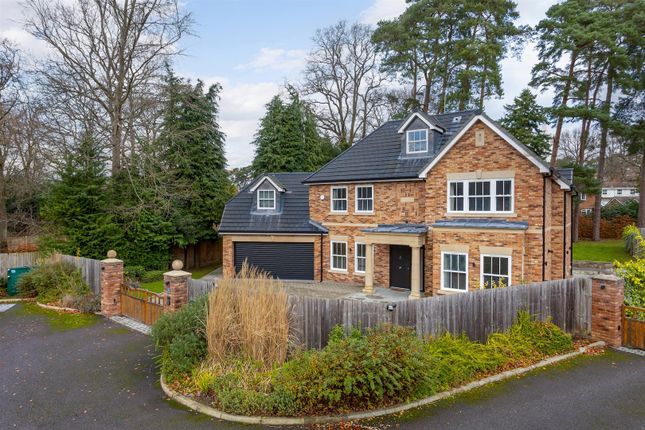 5 bed detached house