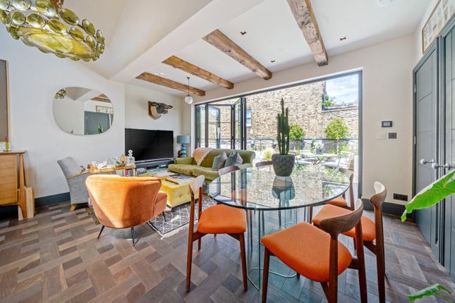 Clapham Common South Side, London, SW4 3 bed penthouse for sale