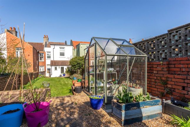 Queens Park Rise, Brighton BN2 2 bed apartment for sale