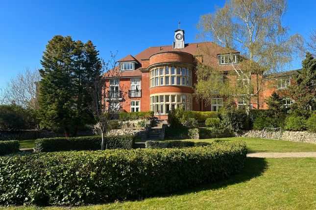 Swallowtail Grove, FRIMLEY GU16 3 bed apartment for sale