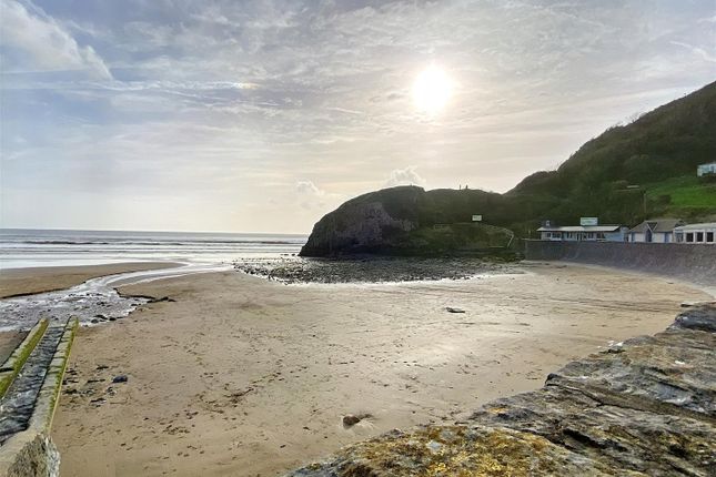 The Waterfront, Marsh Road... 2 bed flat for sale