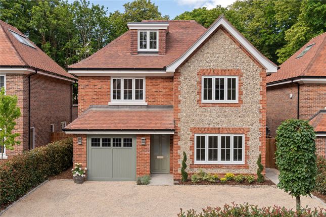 Bigshotte Court, Berkshire RG45 5 bed detached house for sale