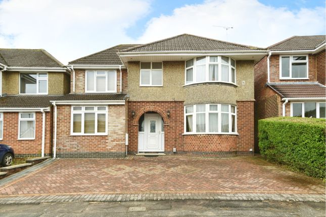 5 bed detached house