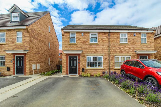 Tree Top Drive, Wakefield WF3 3 bed semi