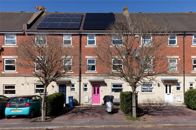 Trent Square, Gillingham, Dorset, SP8 5 bed townhouse for sale