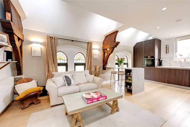 Huddlestone Road, London NW2 2 bed flat for sale