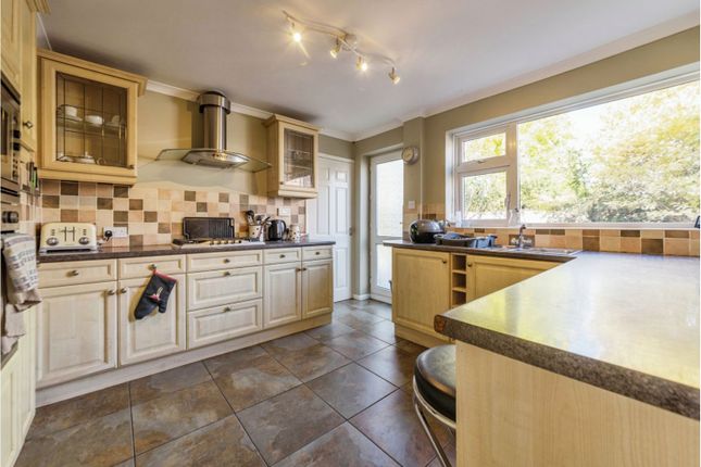 4 bed detached house