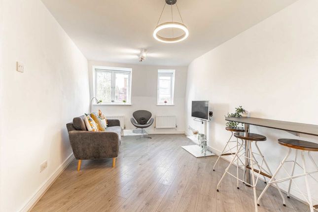 Jamaica Street, London E1 3 bed flat for sale