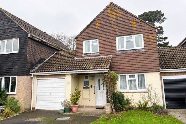 3 bed link detached house