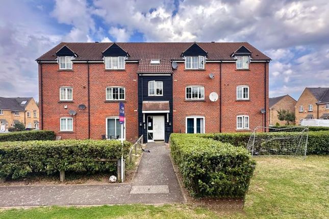 Hubbards Close, Uxbridge, UB8 2 bed apartment for sale