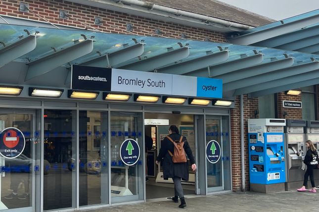 High Street, London BR1 2 bed property for sale