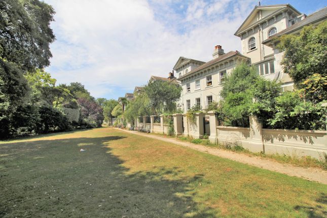Park Crescent, Brighton 2 bed apartment for sale
