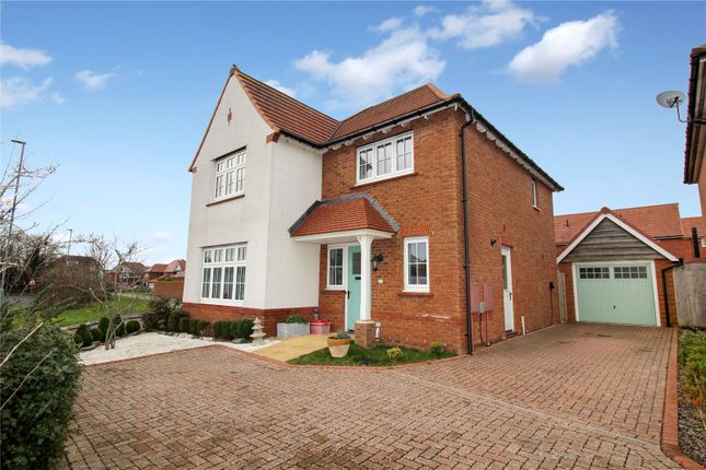 Diamond Crescent, Wiltshire SN25 4 bed detached house for sale