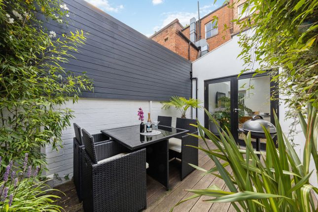 Acton Lane, London W4 3 bed flat for sale