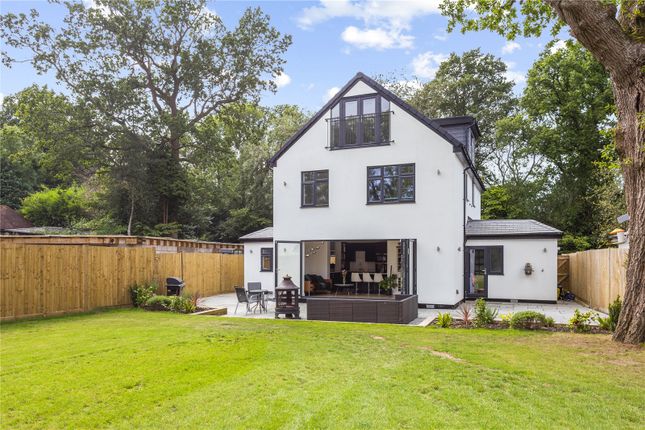 5 bed detached house