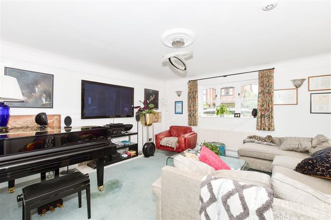 4 bed detached house