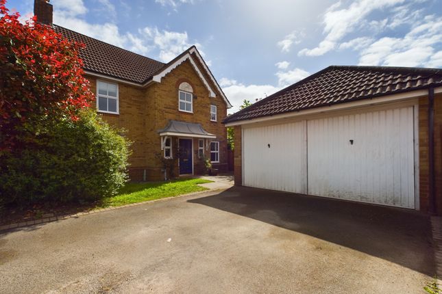 4 bed detached house