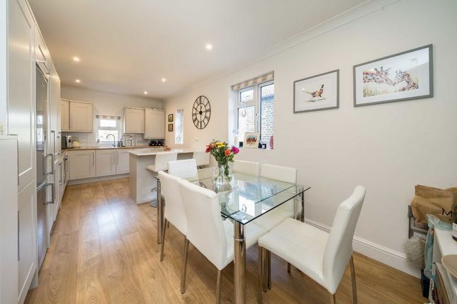 Kimber Road, London SW18 3 bed flat for sale