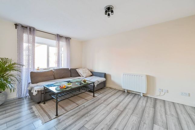 Sterling Gardens, New Cross, London... 2 bed flat for sale