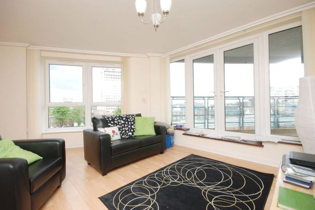 Station Approach, Woking, GU22 2 bed flat for sale