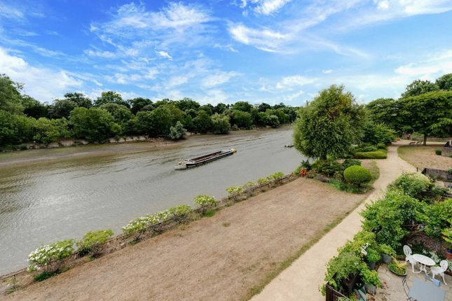4 bedroom flat for sale