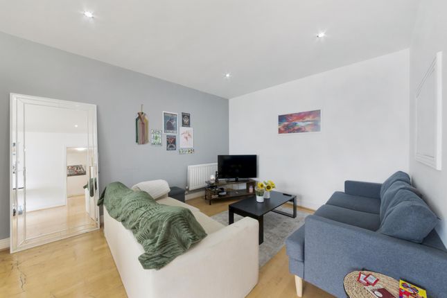 Wards Wharf Approach, London, E16 3 bed apartment for sale