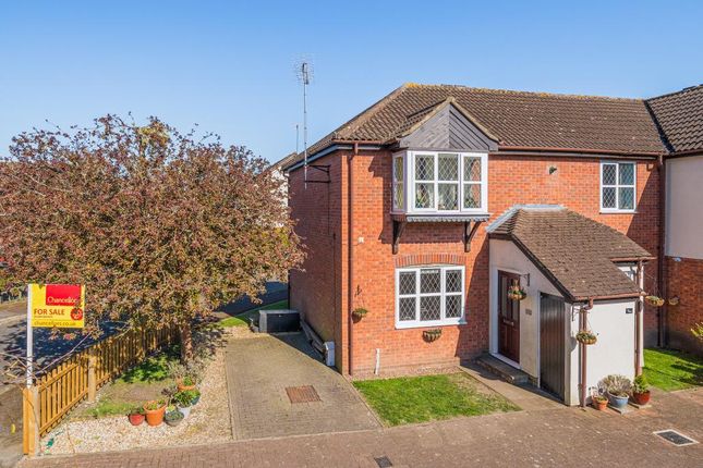 Chertsey,  Ottershaw,  KT16 2 bed maisonette for sale