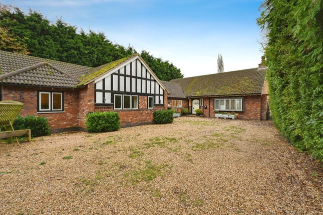 Croxall Road, Tamworth B79 5 bed detached bungalow for sale