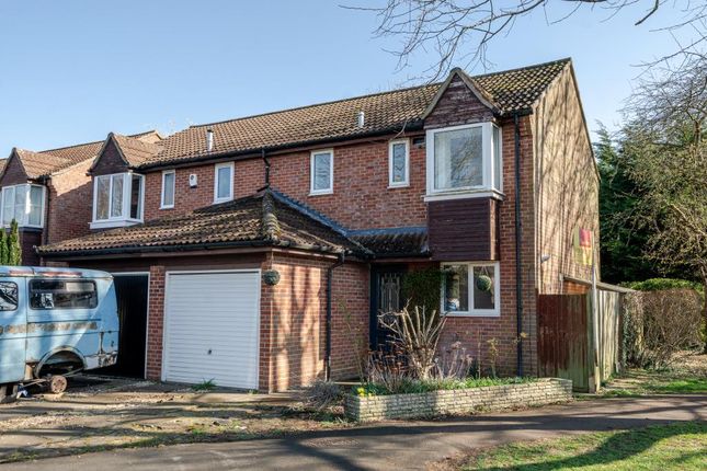 Bicester,  Oxfordshire,  OX26 3 bed end of terrace house for sale