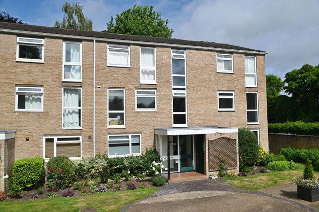 Harrowdene Gardens, Teddington TW11 1 bed apartment for sale