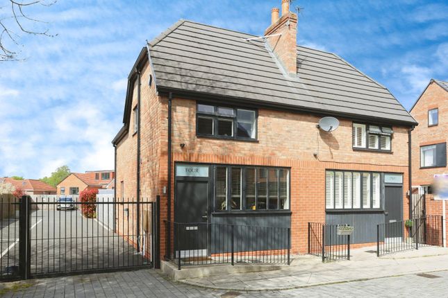 2 bedroom semi-detached house for sale