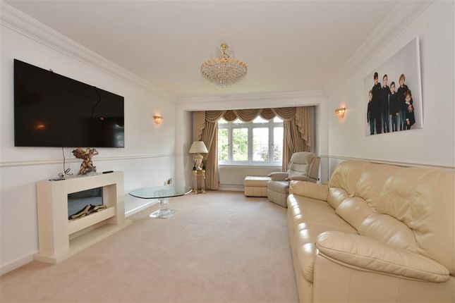 Nelmes Way, Hornchurch, Essex 2 bed apartment for sale