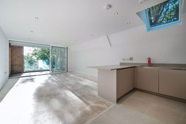 3 bedroom flat for sale