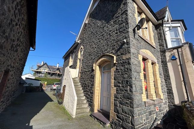 Village Road, Llanfairfechan 3 bed apartment for sale