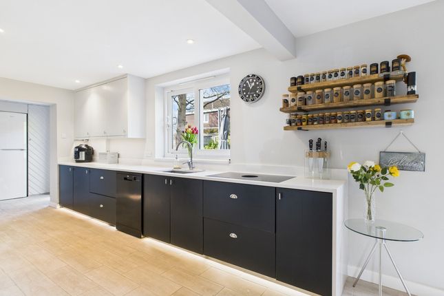 5 bed detached house