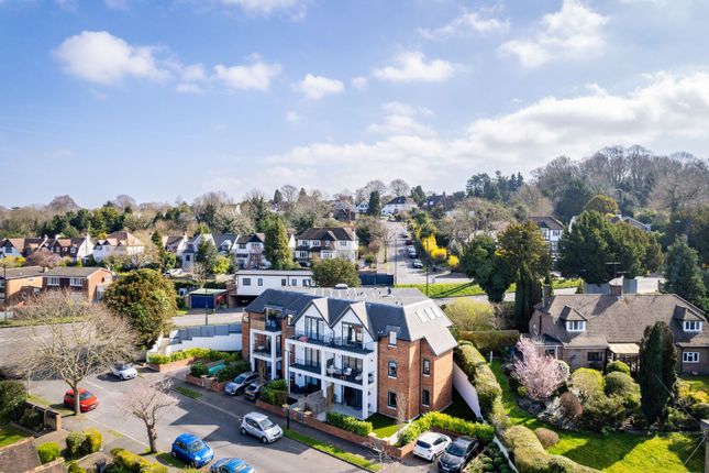 Coulsdon Road, Cherry Blossom Court, CR5 3 bed maisonette for sale