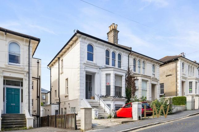 Old Shoreham Road, Brighton, BN1 5DQ 2 bed apartment for sale