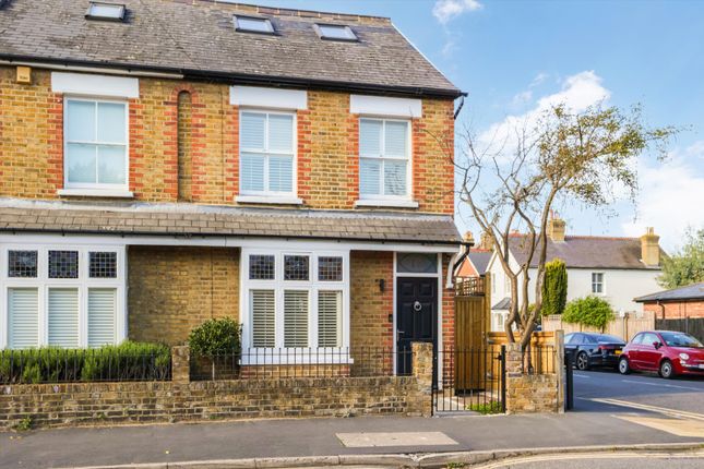 Elmgrove Road, Weybridge, Surrey, KT13 4 bed semi