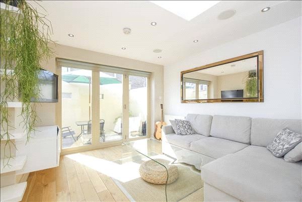 Melrose Avenue, London, SW19 1 bed apartment for sale